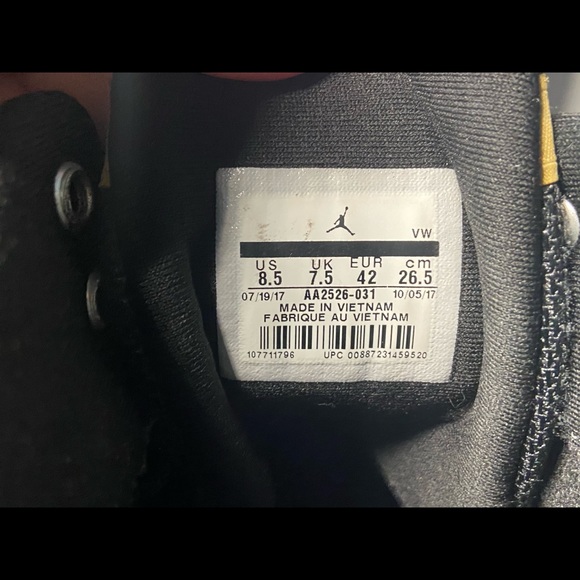 Jordan’s size 8.5 - Picture 2 of 6